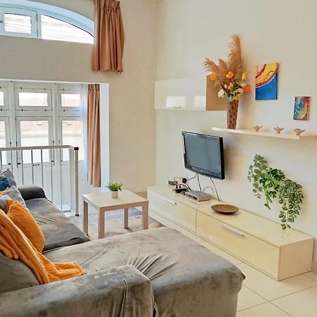 Modern Apartment In The Heart Of Sliema Steps From The Seafront المظهر الخارجي الصورة