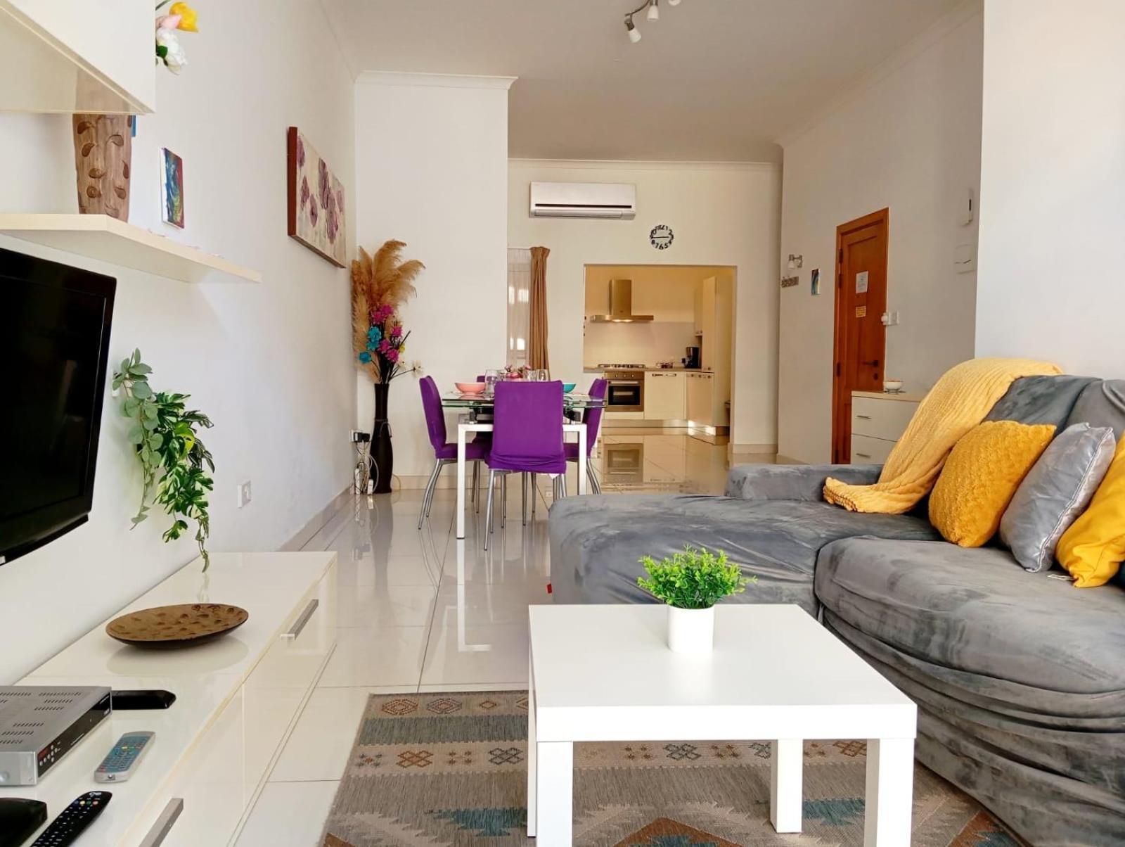Modern Apartment In The Heart Of Sliema Steps From The Seafront المظهر الخارجي الصورة