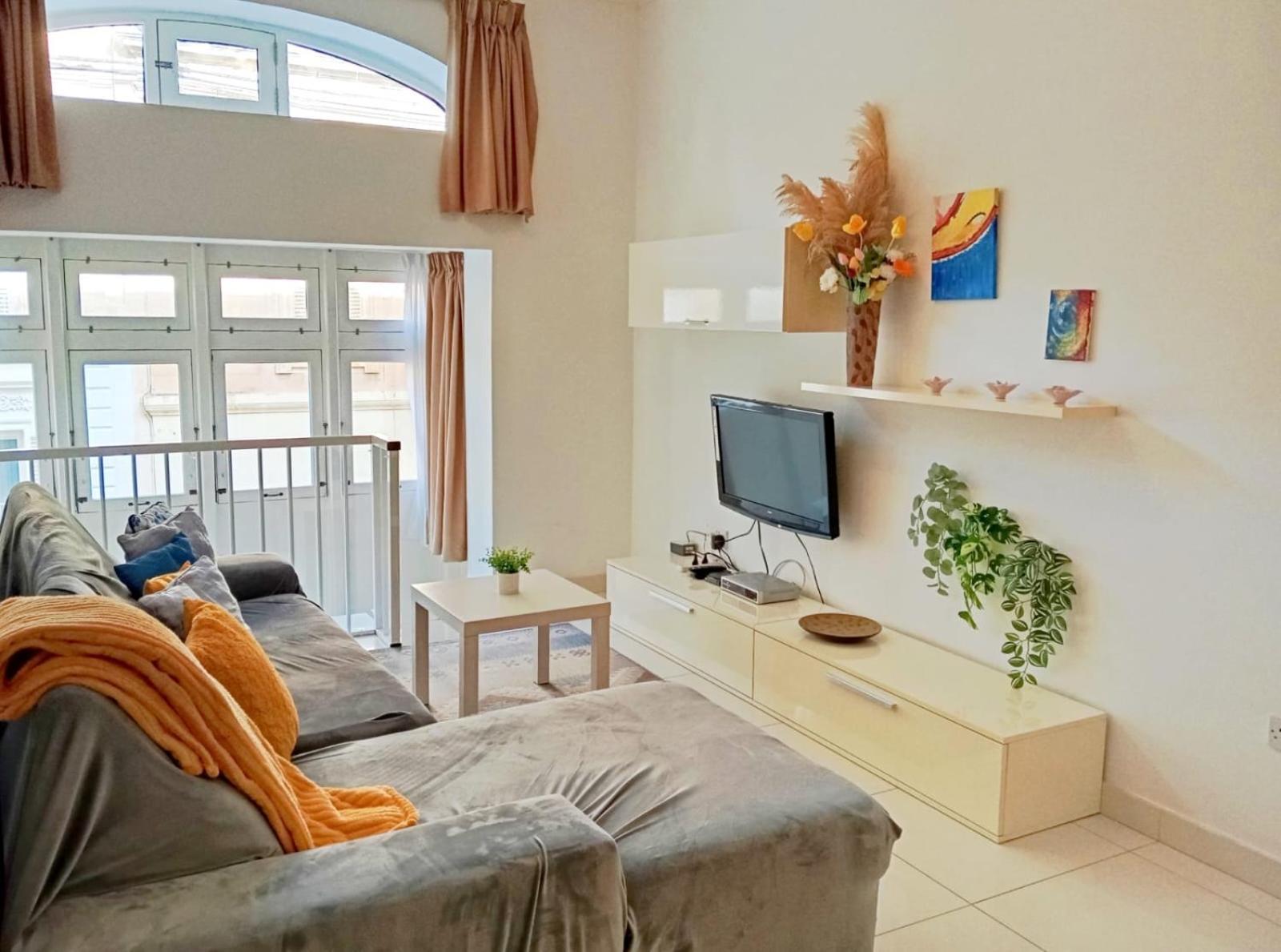 Modern Apartment In The Heart Of Sliema Steps From The Seafront المظهر الخارجي الصورة